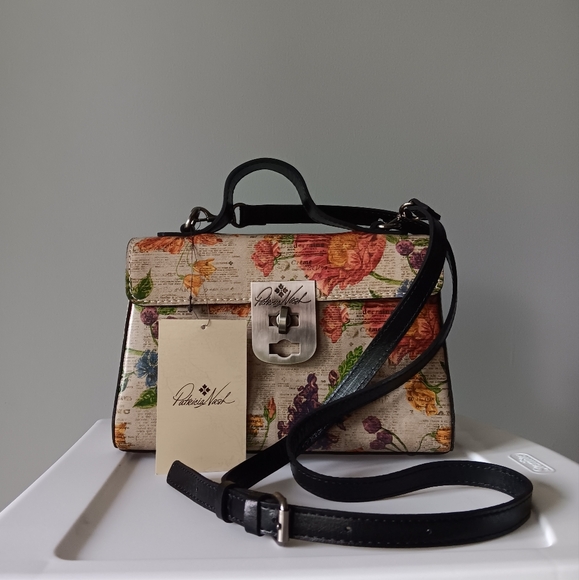 New Patricia Nash Leather Parisian Newspaper CarisBrooke Shoulder Bag Beige - Picture 11 of 11